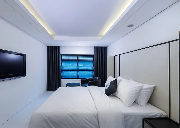 Отель Hotel The Designers Yeouido