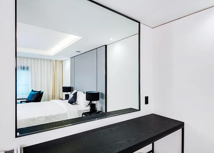 Отель Hotel The Designers Yeouido
