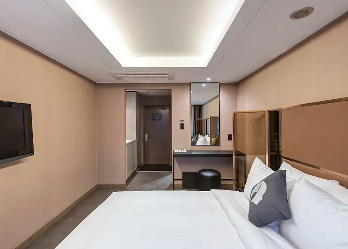 Отель Hotel The Designers Yeouido